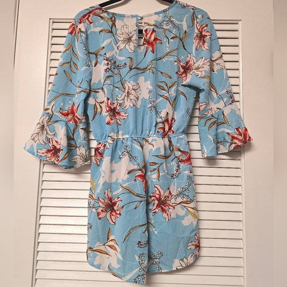 Biashe - Floral Short-Sleeve Lightweight Romper With Back Keyhole Detail - Picture 2 of 6